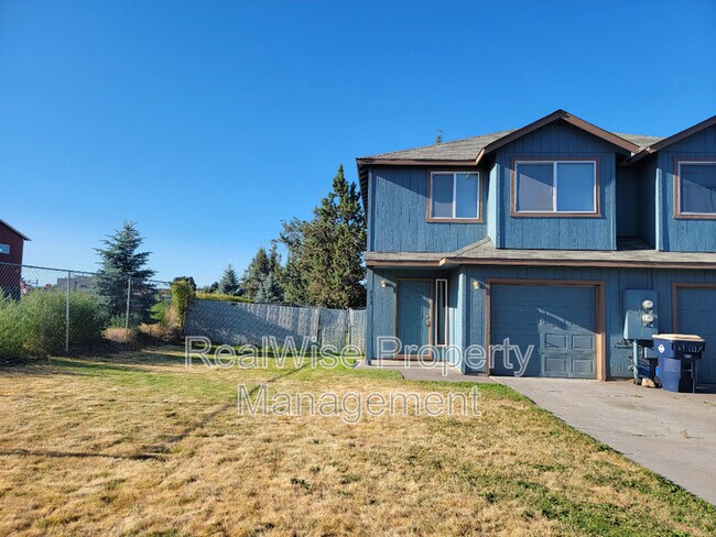 Foto del edificio - 752 NW Redwood Ave
