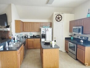 Building Photo - 1101 Twin Lakes Dr