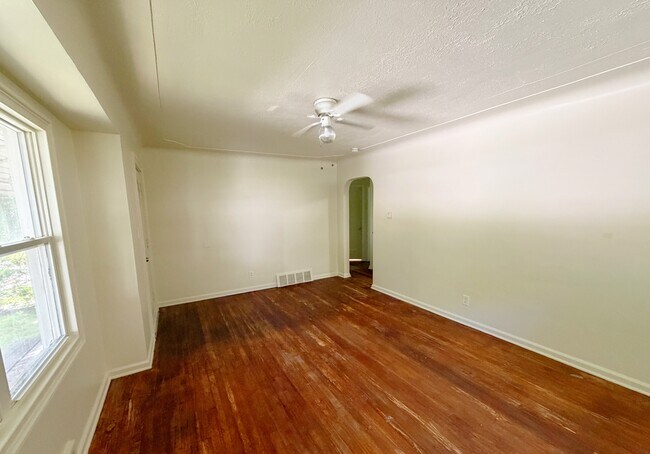 Foto del edificio - 323 Browning Ave