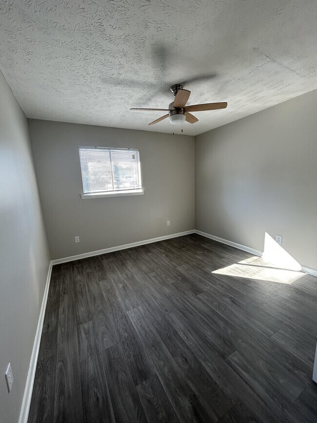 Foto del edificio - 809 Applewood Ln