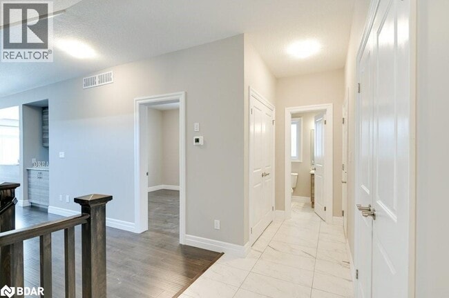 Building Photo - 2961 Turner Crescent