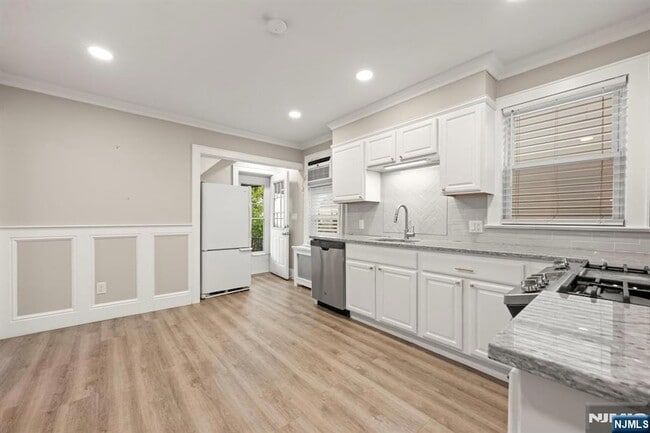 Photo - 197 Maple Ave House