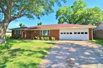 Building Photo - 1217 Lyric Dr