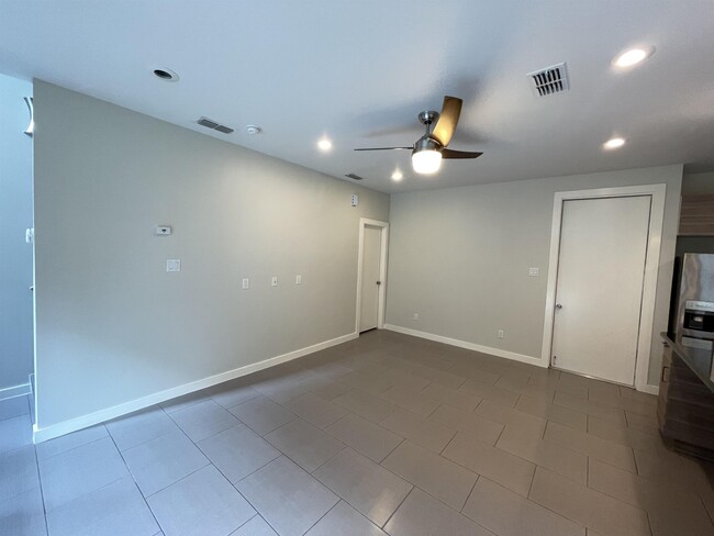 Building Photo - 409 Shiloh Dr