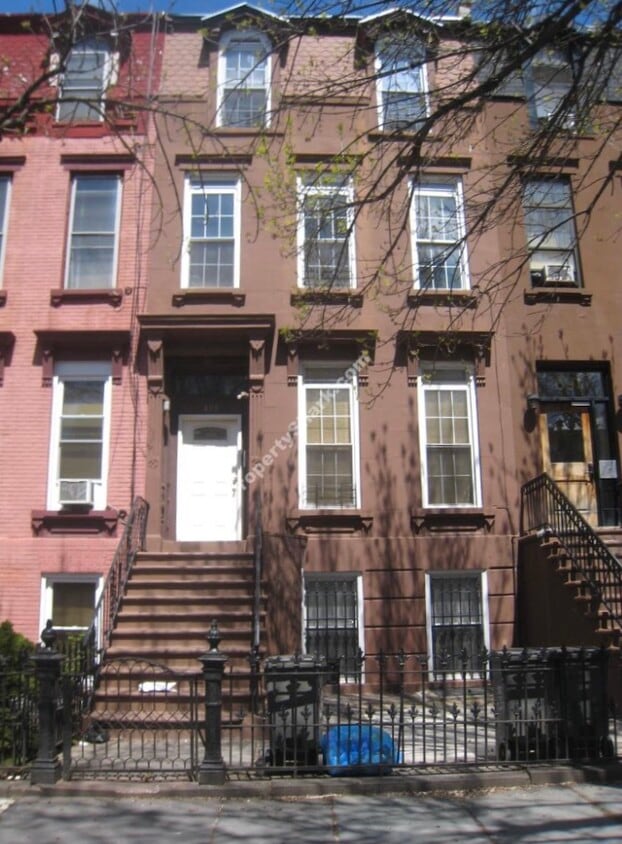 Building Photo - 695 Greene Ave