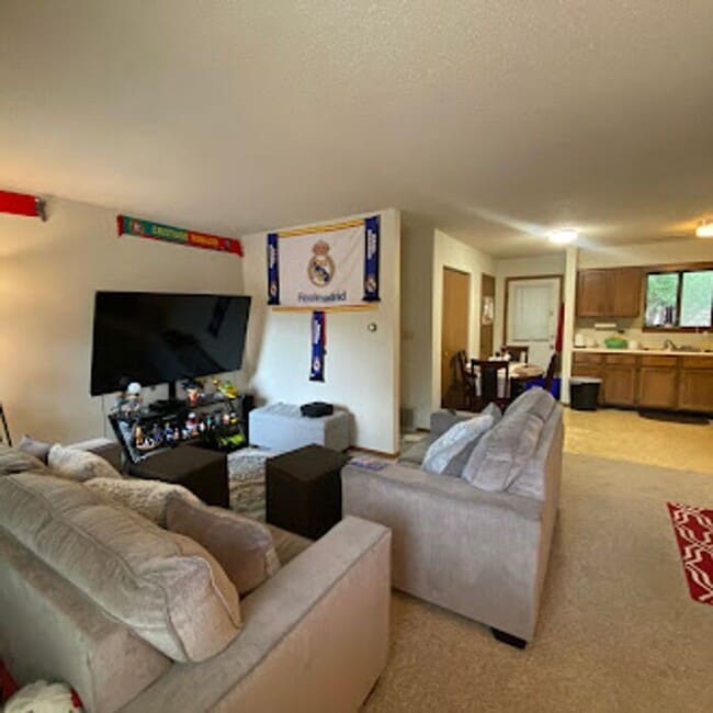 Foto del edificio - $1,095 | 2 Bedroom, 1 Bathroom APARTMENT | No Pets | Available for August 1st, 2026 Move In