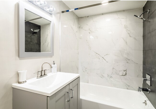 Foto del edificio - 311-313 N Sycamore Ave