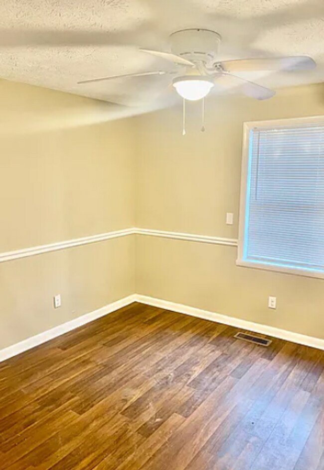 Foto del edificio - 839 Alexandria Rd SW