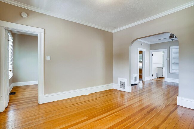Building Photo - Charming 2 Bedroom in Cherry Creek- NEW AC UNIT! Fenced back space!
