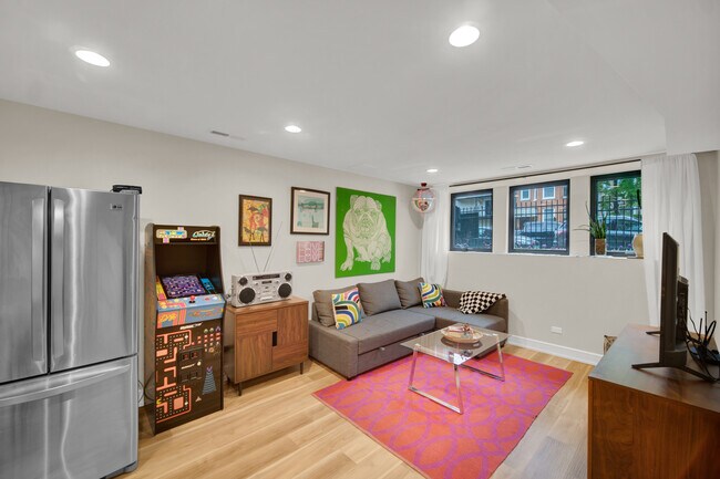 Foto del edificio - 3015 W Belden Ave