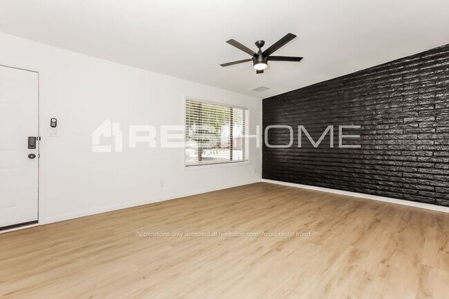 Foto del edificio - 1314 E Del Rio Dr