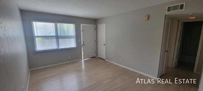 Foto del edificio - 7103 Fulton Rd