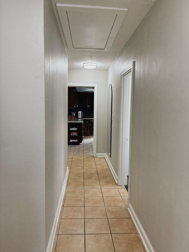 Foto del edificio - 6946 Hickory View Ln