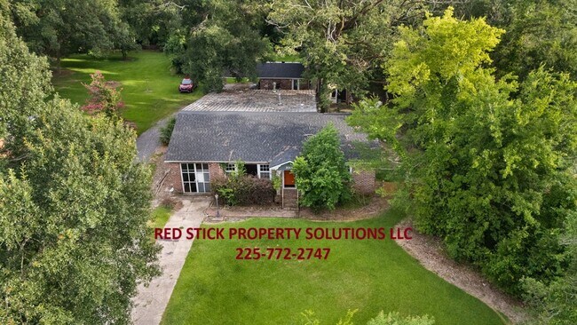 Building Photo - Spacious 2700 sq ft 3BR/2BA