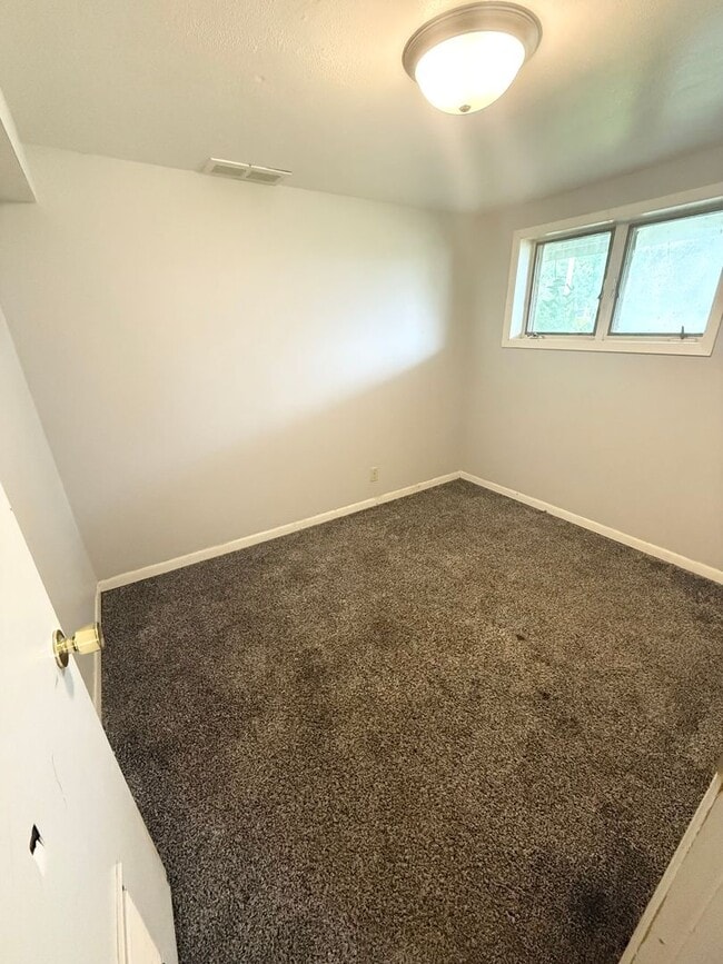 Building Photo - 3823 Ridge Ave