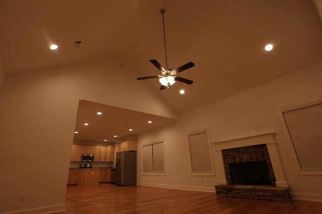 Foto del edificio - 1099 Runningvine Ln