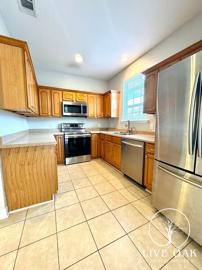 Foto del edificio - 125 Governors Blvd