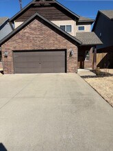 Building Photo - 3104 SW Riverstone Ave