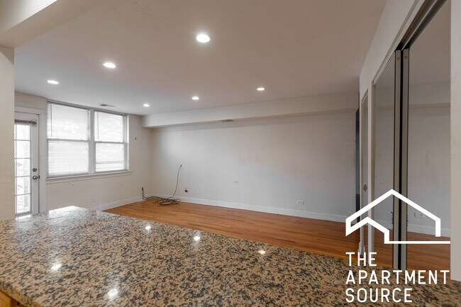 Building Photo - 2501 W Touhy Ave