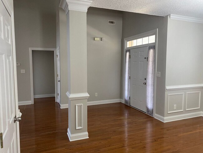 Foto del edificio - Beautiful 4 bedroom, 2.5 bathroom home In ...