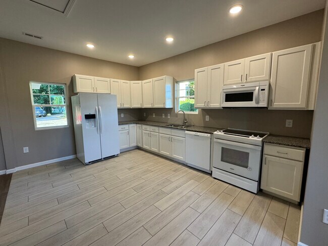 Building Photo - 1203 Bethpage Rd