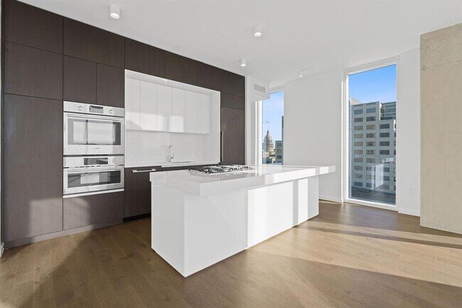 Foto del edificio - 313 W 17th St