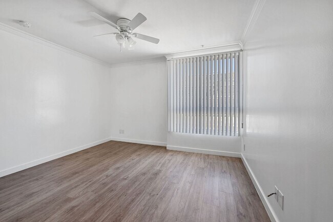 Foto del edificio - 6042 Barton Ave