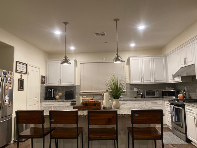 Foto del edificio - 14414 Strawberry Ln