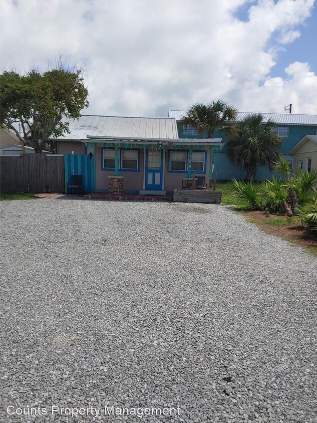 Primary Photo - 19716 Front Beach Rd