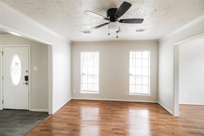 Building Photo - 7112 Renfro Dr