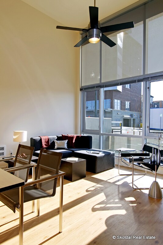 Sala de estar - Library Place Apartments