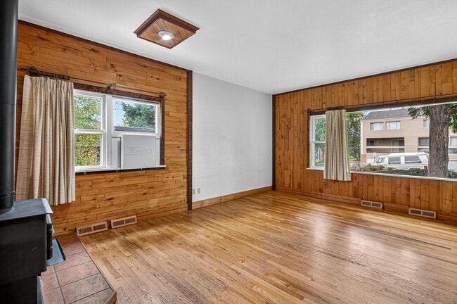 Building Photo - 5519 S Greenwood St