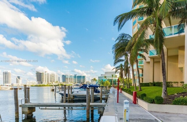 Foto del edificio - 3340 NE 190th St