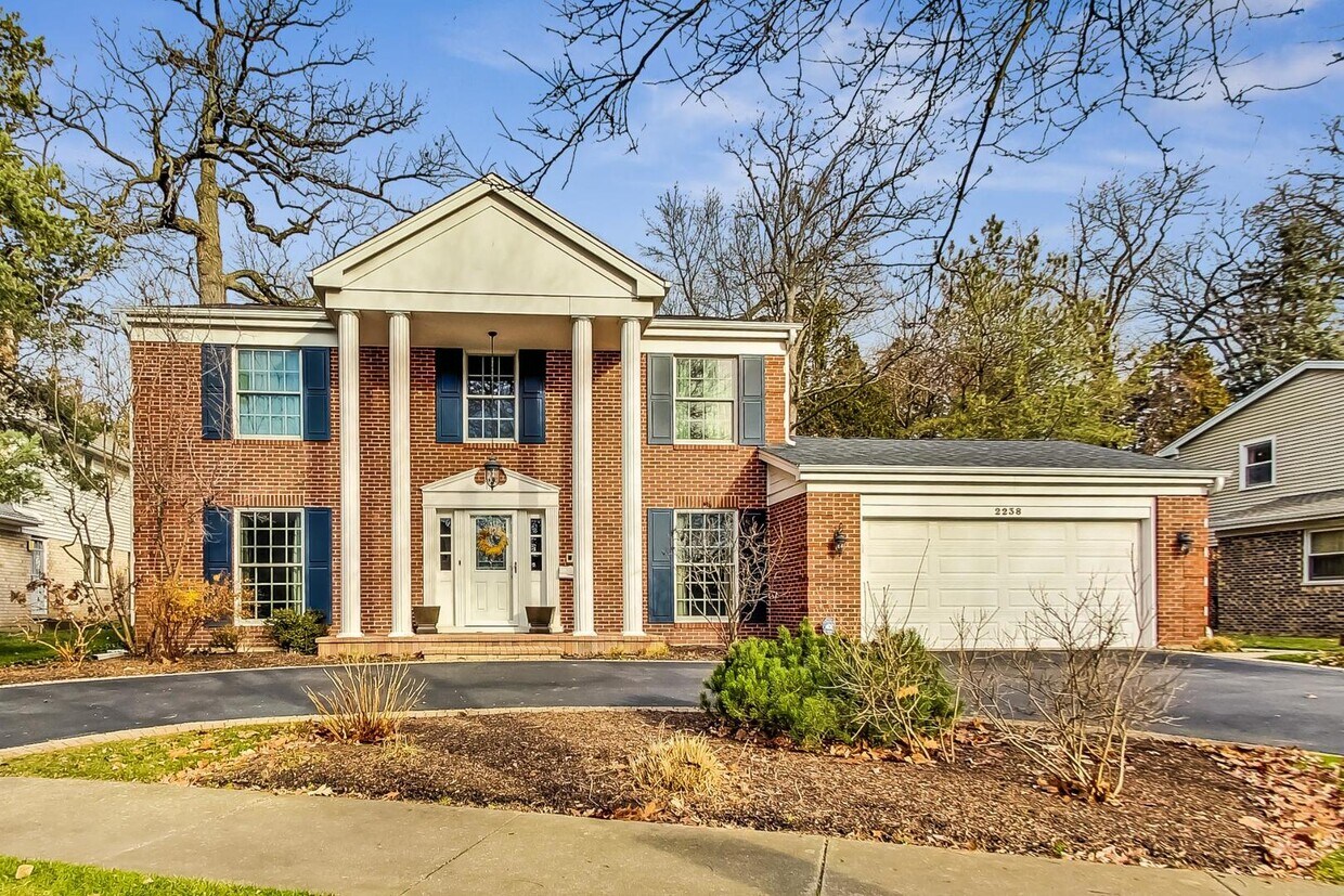 Foto principal - 2238 Iroquois Rd