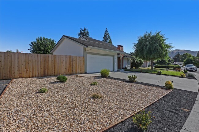 Photo - 2916 Biddleford Dr House