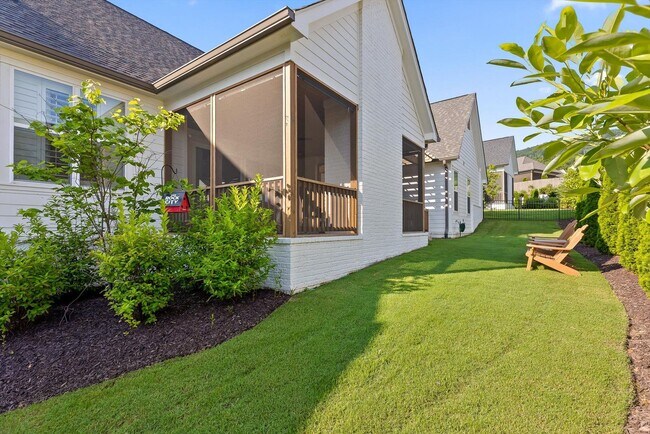 Foto del edificio - Home for sale in prestigious Black Creek!