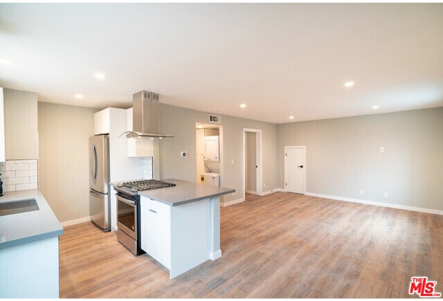 Foto del edificio - 5847 Willoughby Ave