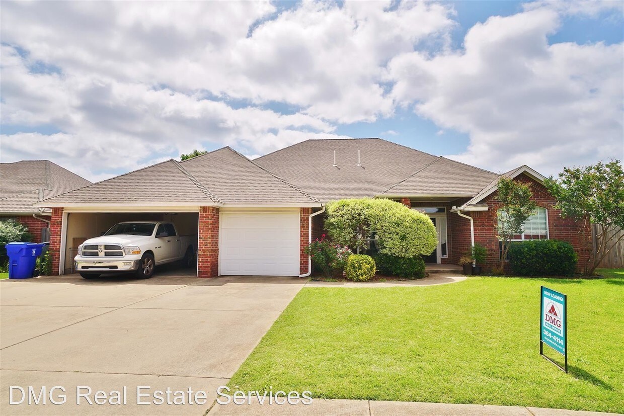 Primary Photo - 4 br, 3 bath House - 2452 Fairway Ct.