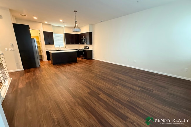 Building Photo - Spacious 2 Bedroom, 2.5 Bathroom Condo wit...