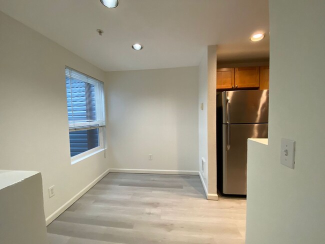 Foto del edificio - Charming Kent Condo in a Prime Location!