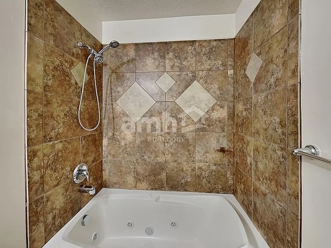 Foto del edificio - 1698 E Ridgefield Rd