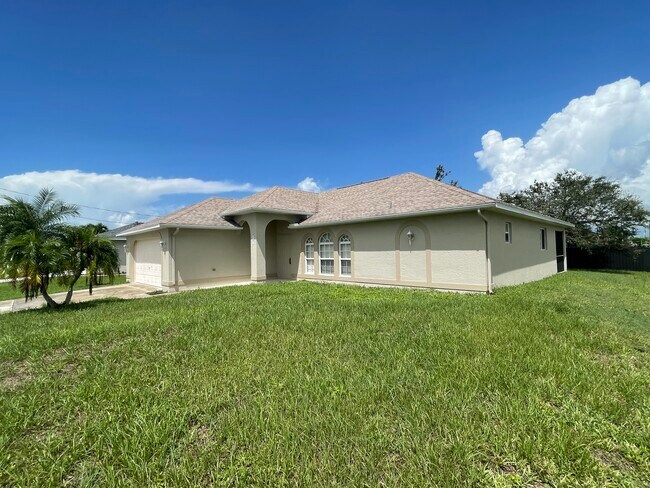Building Photo - 3131 SW 19th Ave