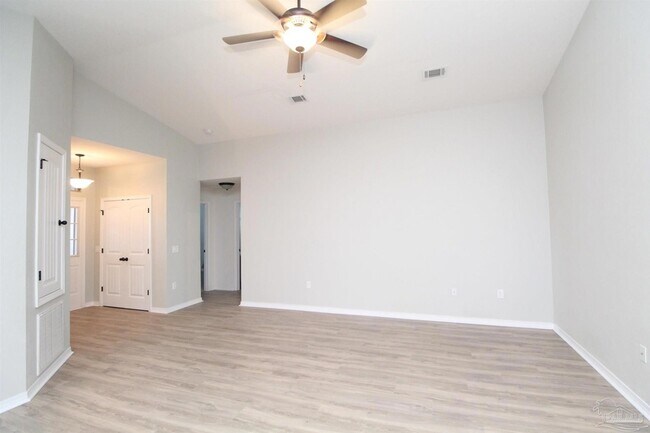 Foto del edificio - 5605 Peach Dr