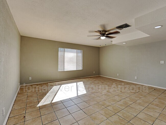 Building Photo - 3720 W Rue De Lamour Ave