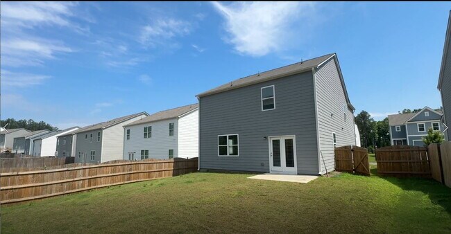 Building Photo - FENCED IN BACK YARD