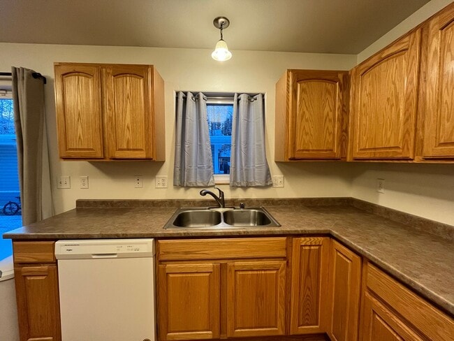 Foto del edificio - Dog friendly, 3 bedroom home in Aurora