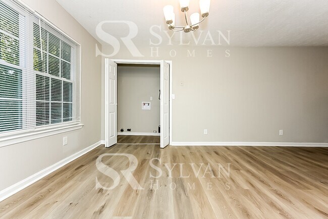 Foto del edificio - 10072 Brass Ring Rd