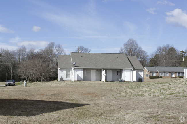 Building Photo - Wildwood Apartments