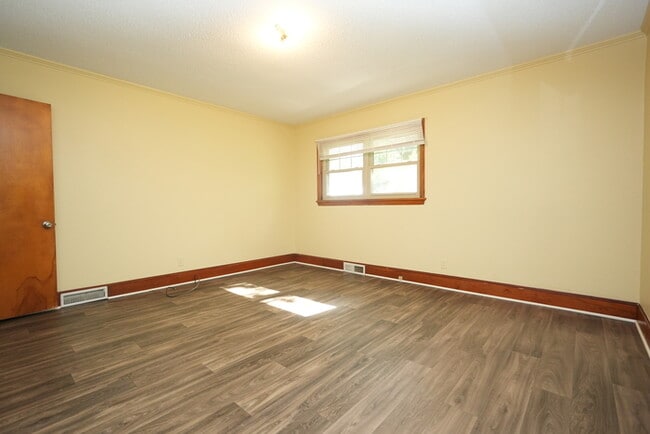 Spacious 4-bedroom, 2-bath home - Spacious 4-bedroom, 2-bath home