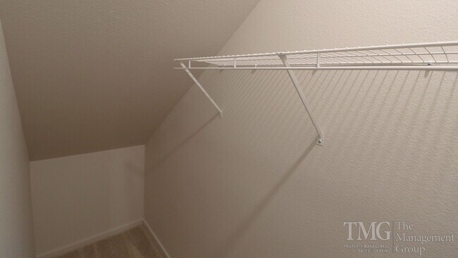 Foto del edificio - 3BD Townhouse in Desirable Burton Neighbor...